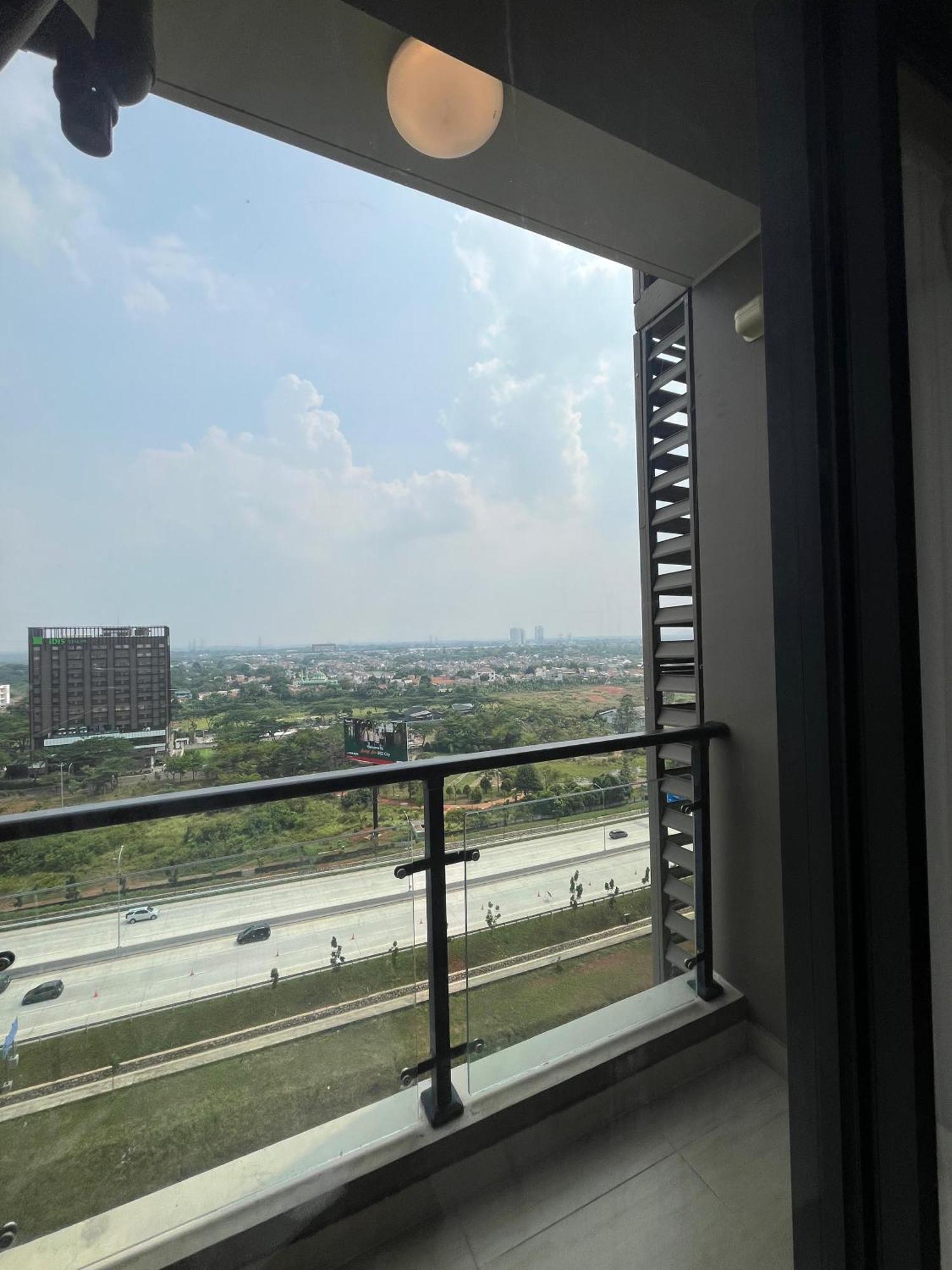 Stay N Cozy Apartemen Sky House Bsd By Sm Room Samporo Екстериор снимка